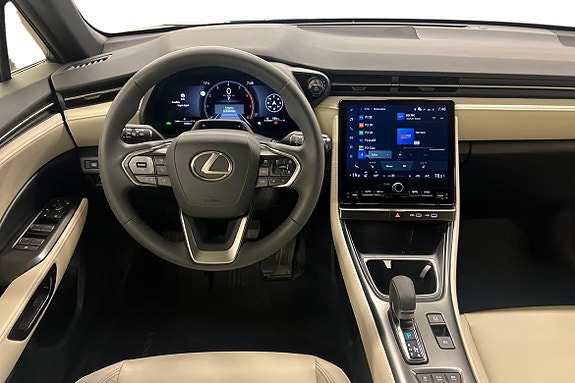 Lexus LBX 9 of 26