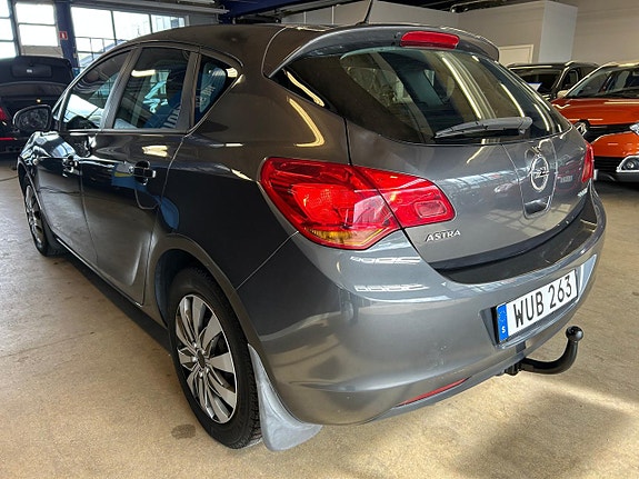 Opel Astra 4 of 5