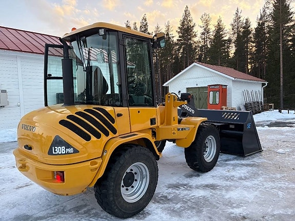Volvo L 30 B Pro 5 of 8
