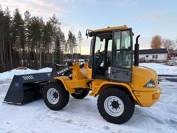 Volvo L 30 B Pro 4 of 8