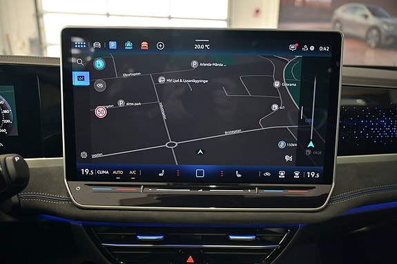 Volkswagen Passat 19 of 30