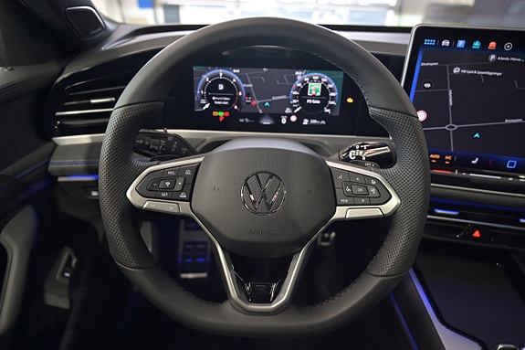 Volkswagen Passat 13 of 30