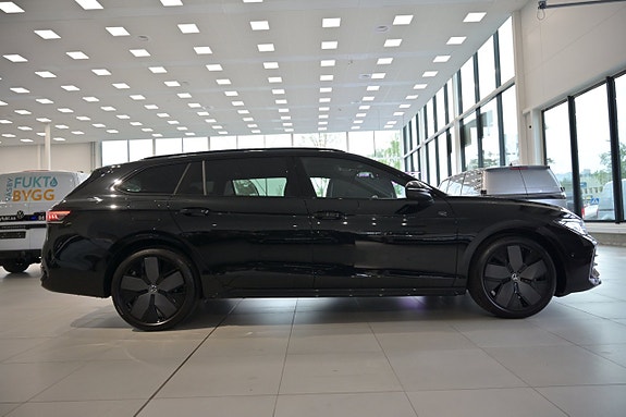 Volkswagen Passat 6 of 30