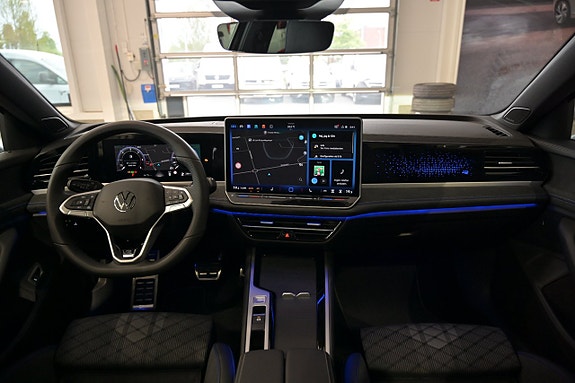 Volkswagen Passat 12 of 30