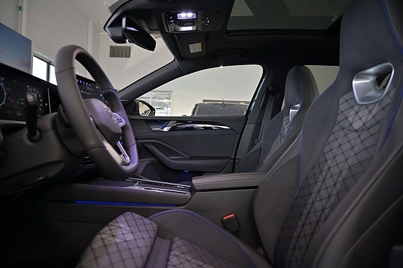 Volkswagen Passat 21 of 30