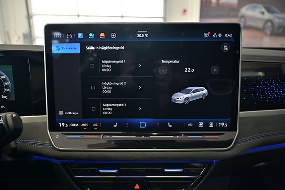 Volkswagen Passat 18 of 30
