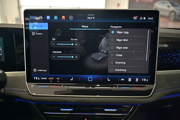 Volkswagen Passat 22 of 30