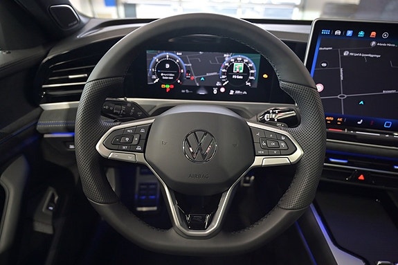 Volkswagen Passat 13 of 30