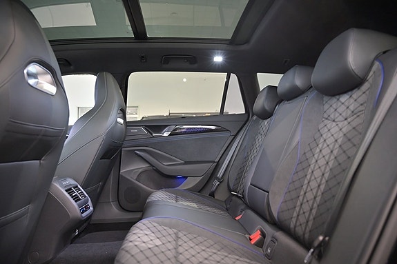 Volkswagen Passat 26 of 30