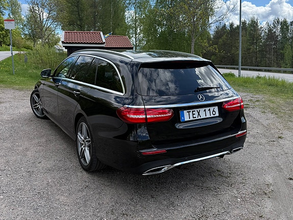 Mercedes-Benz E200 3 of 5