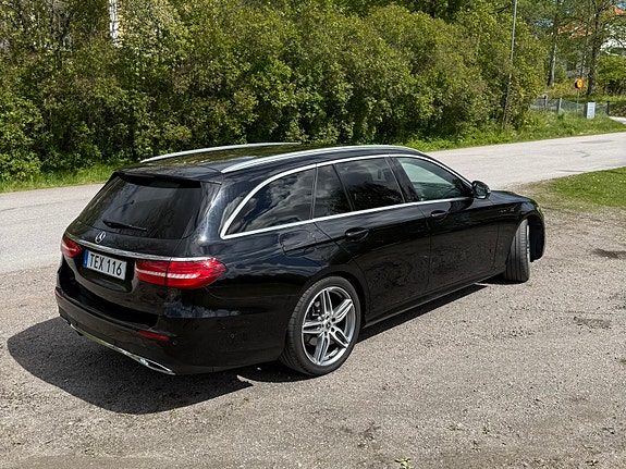 Mercedes-Benz E200 4 of 5