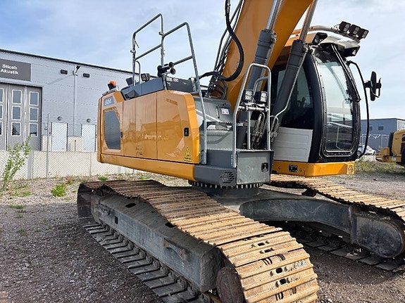 Liebherr R 924 6 of 9