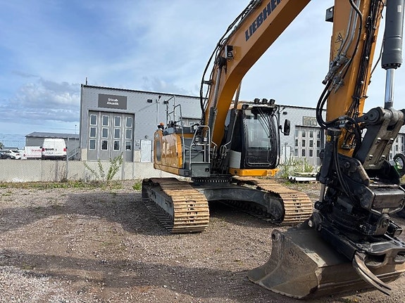 Liebherr R 924 2 of 9