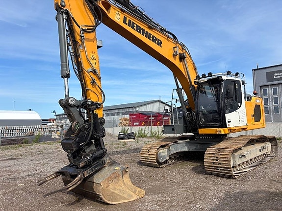 Liebherr R 924 3 of 9