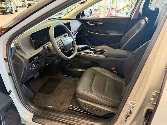 Kia EV6 6 of 15