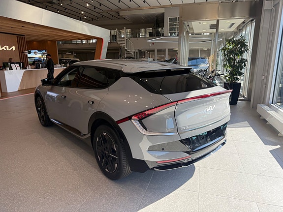 Kia EV6 2 of 15