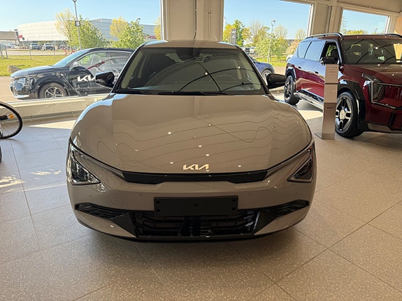 Kia EV6 5 of 15