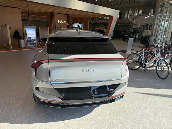 Kia EV6 3 of 15