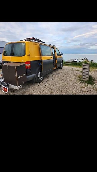 Volkswagen Caravelle 2 of 5