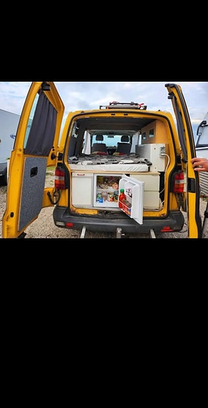 Volkswagen Caravelle 3 of 5