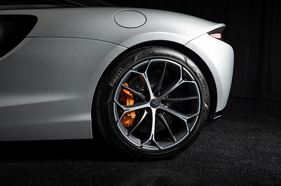 McLaren Artura 12 of 27