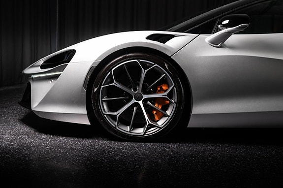 McLaren Artura 9 of 27