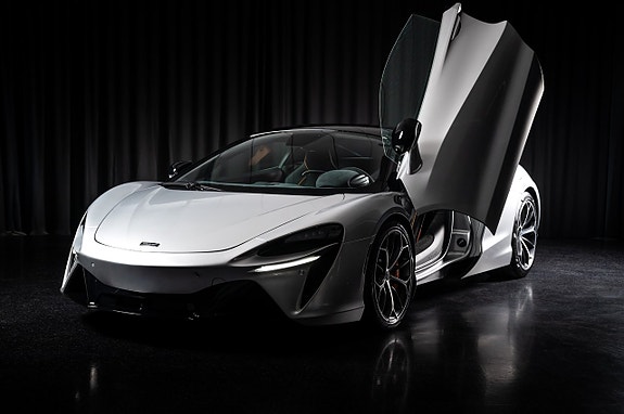 McLaren Artura 2 of 5