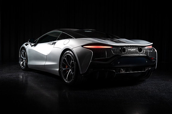 McLaren Artura 3 of 5