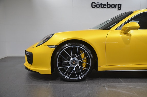 Porsche 911 Turbo S 25 of 25