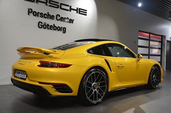 Porsche 911 Turbo S 4 of 5