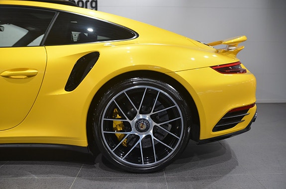 Porsche 911 Turbo S 24 of 25