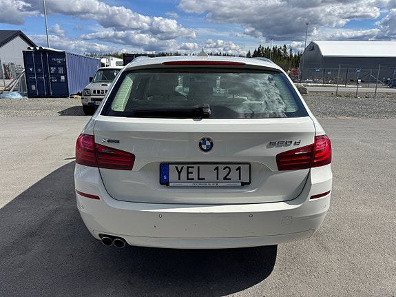 BMW 520d 4 of 5