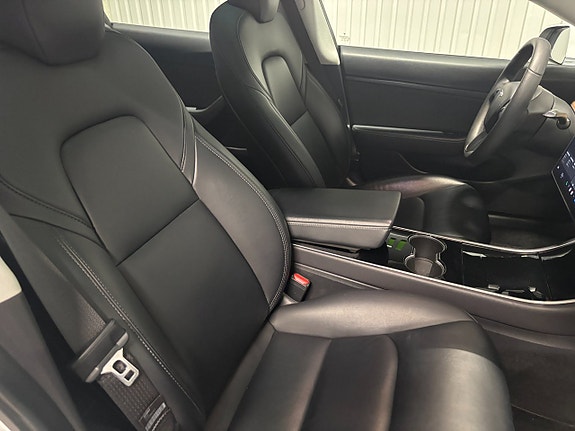 Tesla Model 3 9 of 22