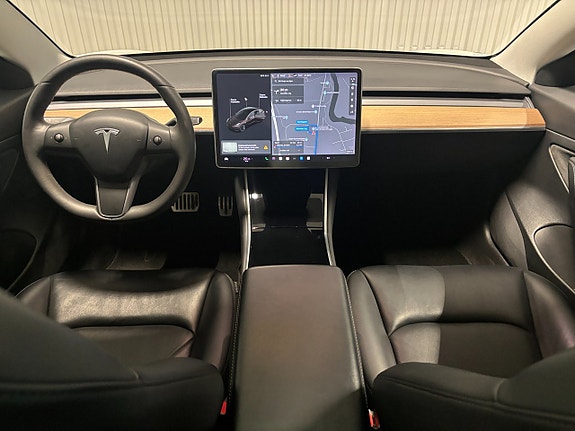 Tesla Model 3 7 of 22