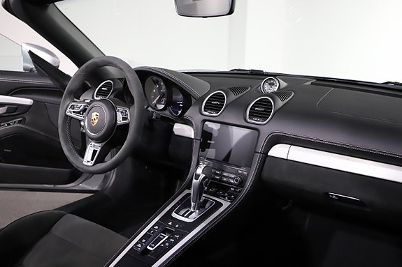Porsche 718 Spyder 13 of 22