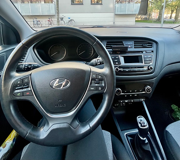 Hyundai i20 3 of 5
