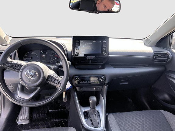 Toyota Yaris 11 of 14