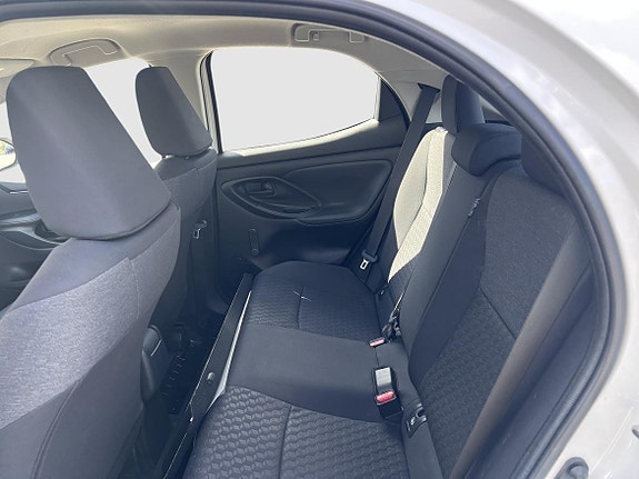 Toyota Yaris 12 of 14