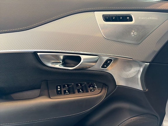 Volvo XC90 15 of 23