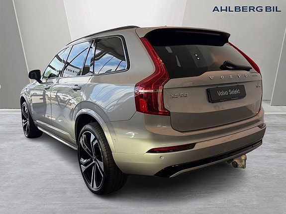 Volvo XC90 3 of 23
