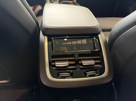 Volvo XC90 19 of 23