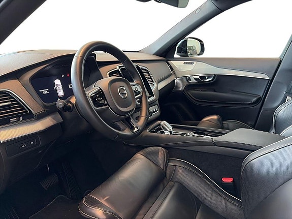 Volvo XC90 8 of 23