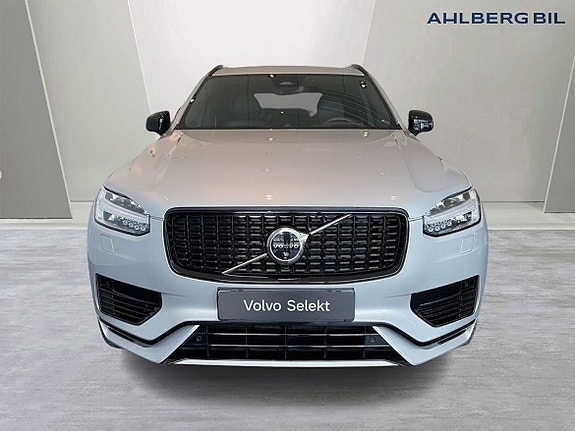 Volvo XC90 5 of 23