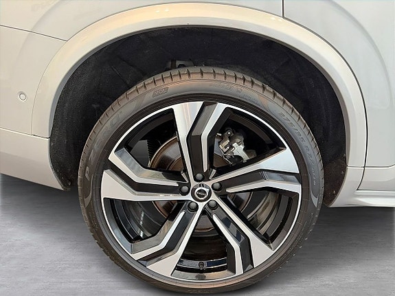 Volvo XC90 7 of 23