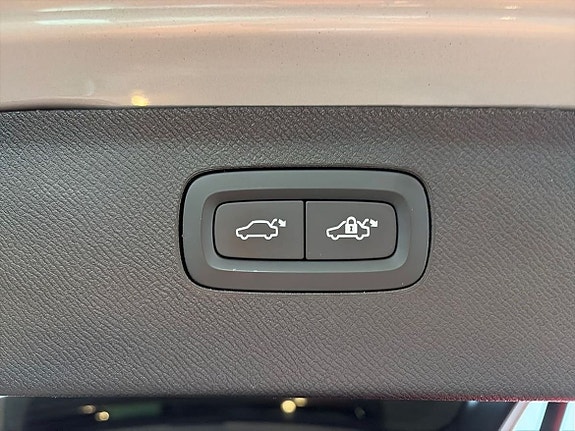 Volvo XC90 13 of 23