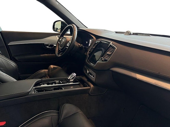 Volvo XC90 11 of 23