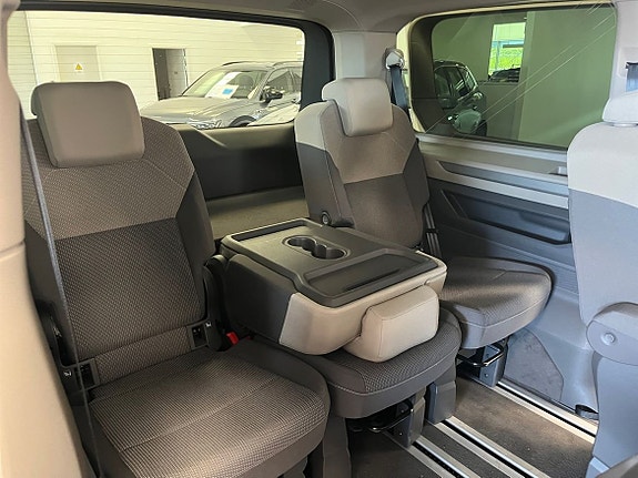 Volkswagen Multivan 10 of 19