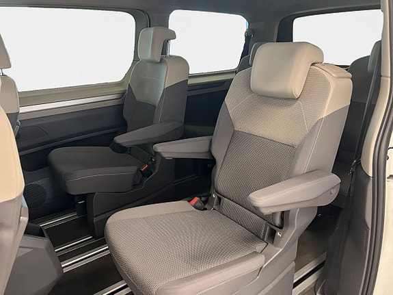 Volkswagen Multivan 5 of 19