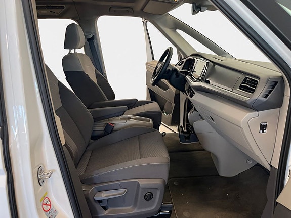 Volkswagen Multivan 7 of 19