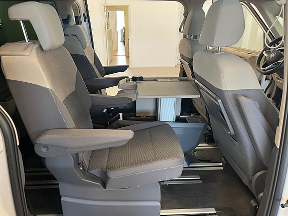 Volkswagen Multivan 8 of 19